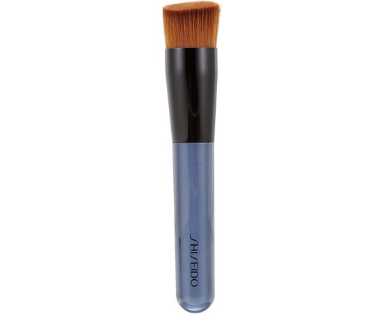 Кисть для нанесения тонального средства  Shiseido Foundation Brush 131